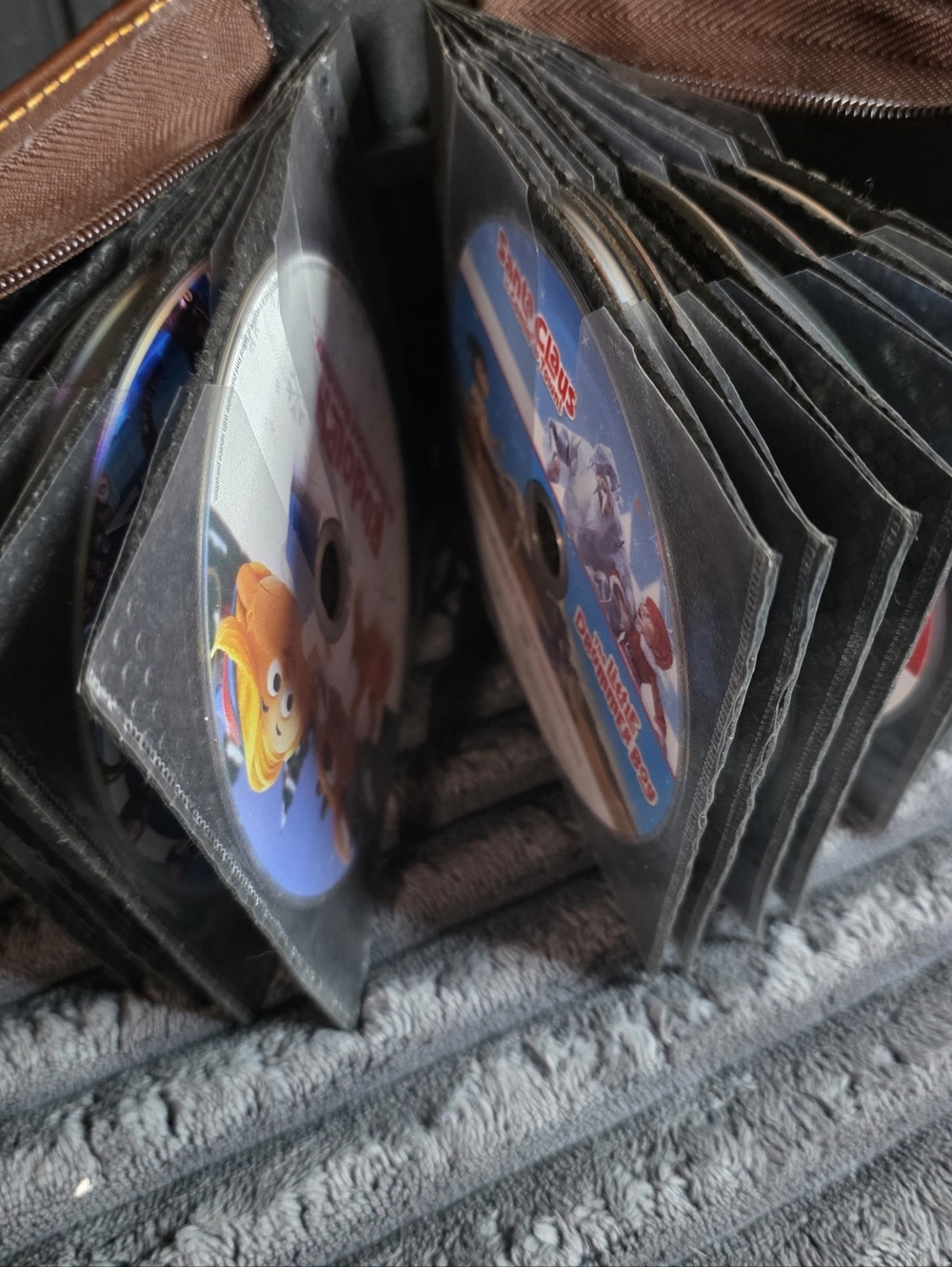CD/DVD Storage Wallet - Brown Faux Leather with Black Sleeves 22 Movies